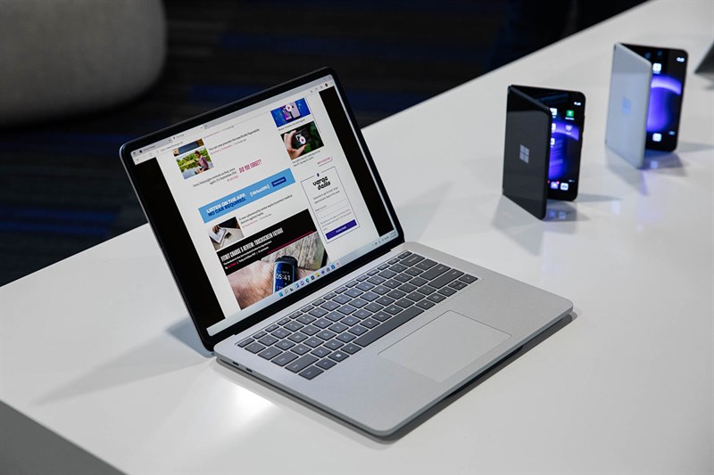 Surface Laptop Studio với thiết kế kết hợp Surface Book và Surface Studio