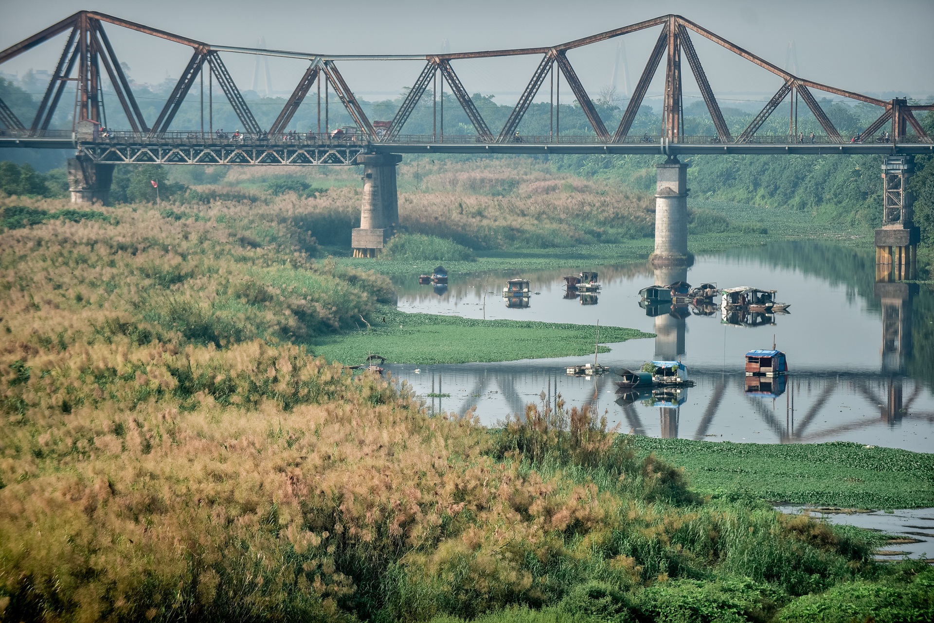 Check-in bãi lau chân cầu Long Biên vào đẹp như xứ sở thần tiên