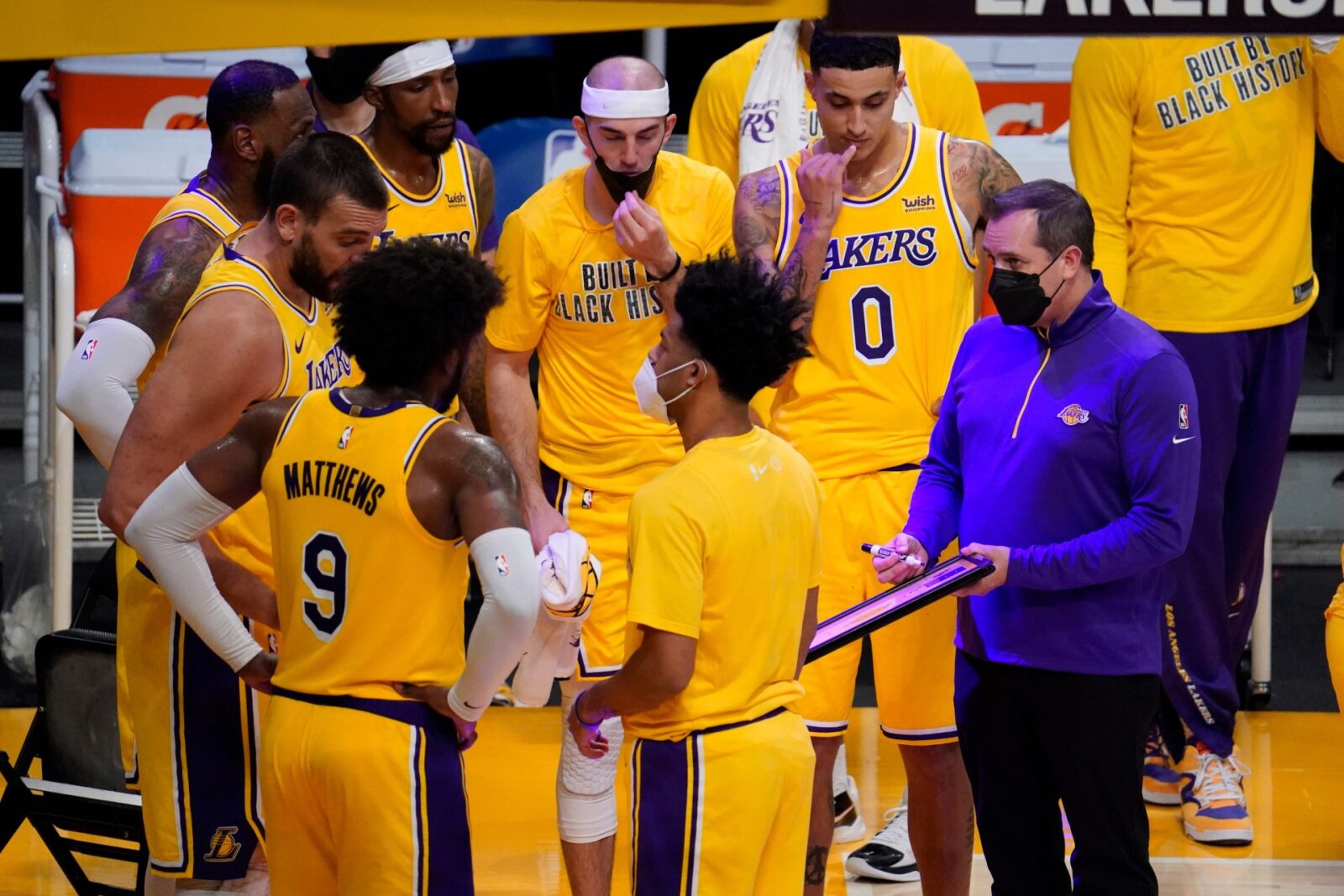 Phong độ thi đấu của Los Angeles Lakers cũng không ổn định