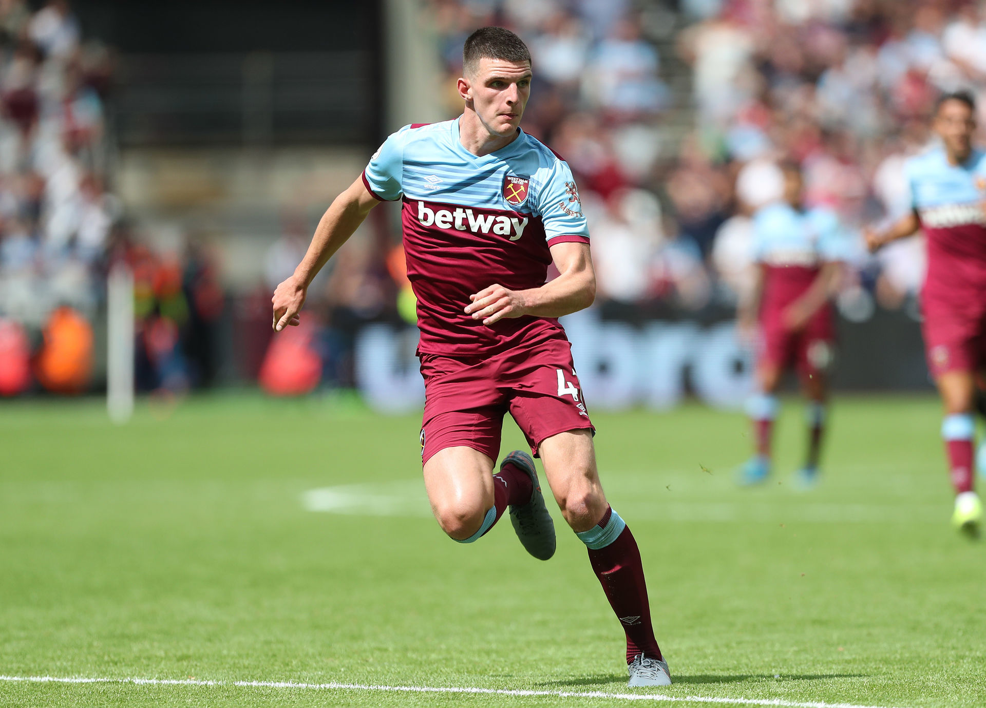 MU đang tìm cách chiêu mộ tiền vệ phòng ngự Declan Rice