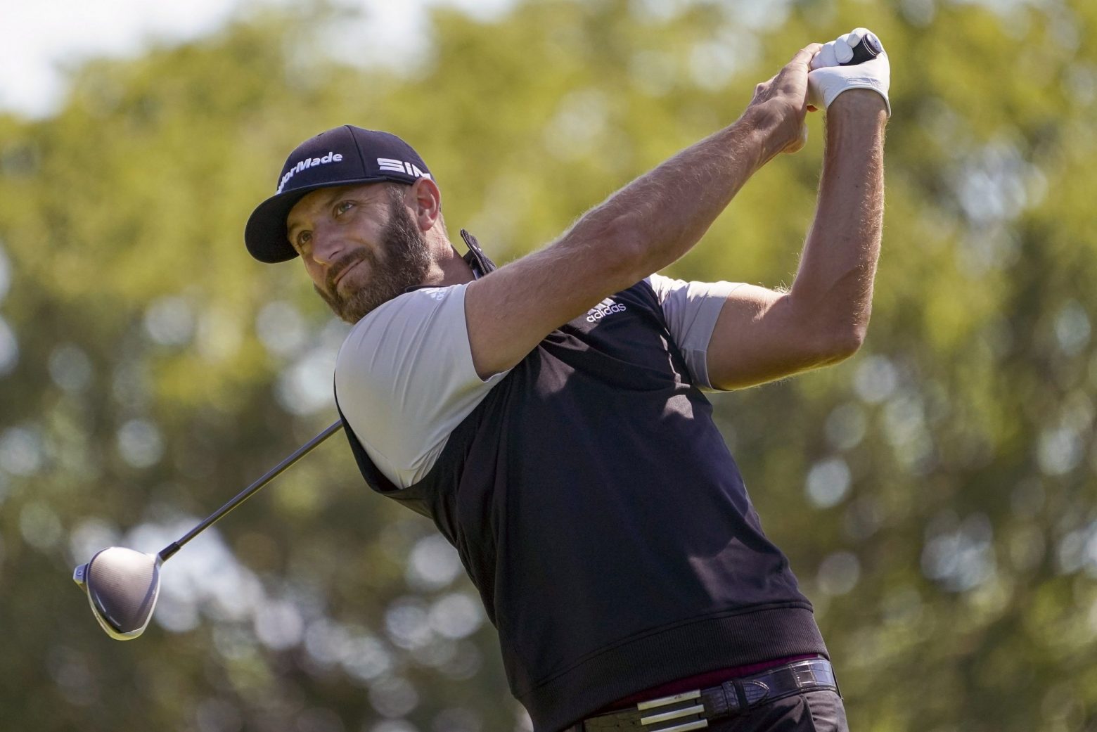 Golfer người Mỹ Dustin Johnson thể hiện tài năng xuất sắc tại giải Ryder Cup 2021