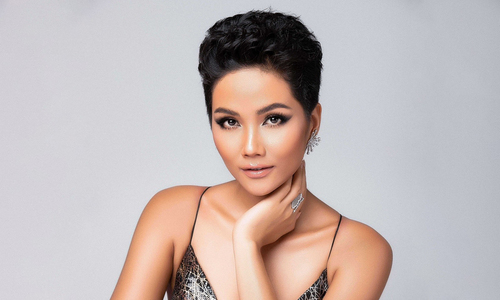 H'Hen Niê là người dân tộc thiểu số đầu tiên tại Việt Nam giành vương miện Hoa hậu Hoàn vũ